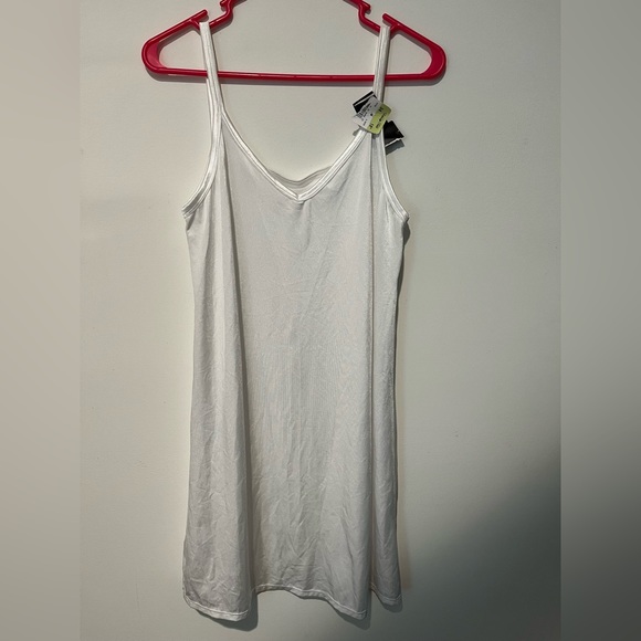 NWT’s Vanity Fair Dual Reversible Neckline Straight/V-Neck Slip Nighty Lounger - Picture 4 of 12